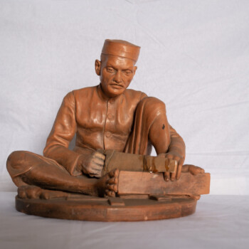 Carpenter A pottery image of an carpenter during the olden times of Goa